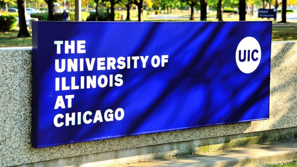 PHOTO: The University of Illinois at Chicago campus near downtown Chicago.
