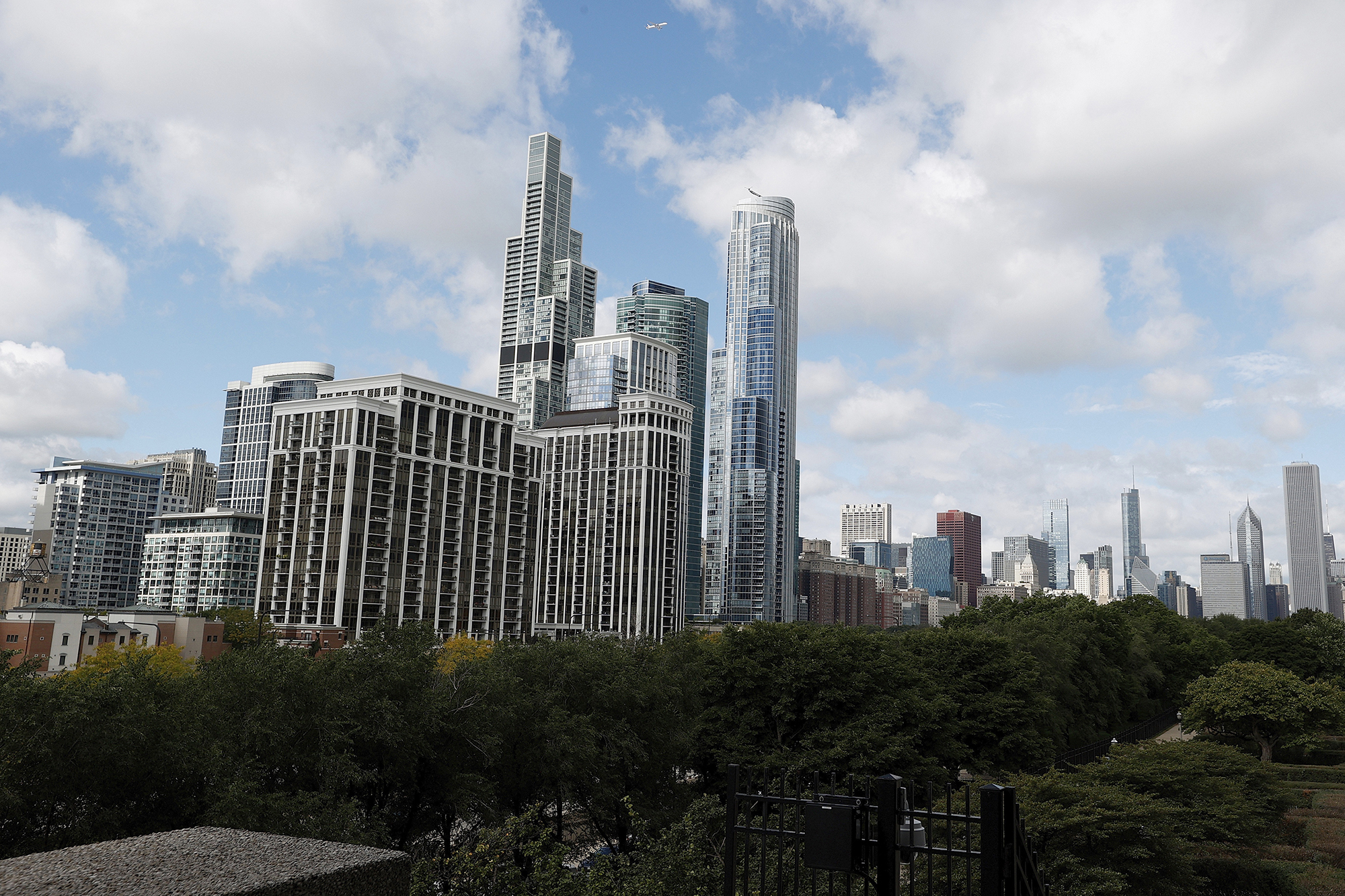 PHOTO: The downtown skyline stands in Chicago, Ill., Sept. 25, 2022.
