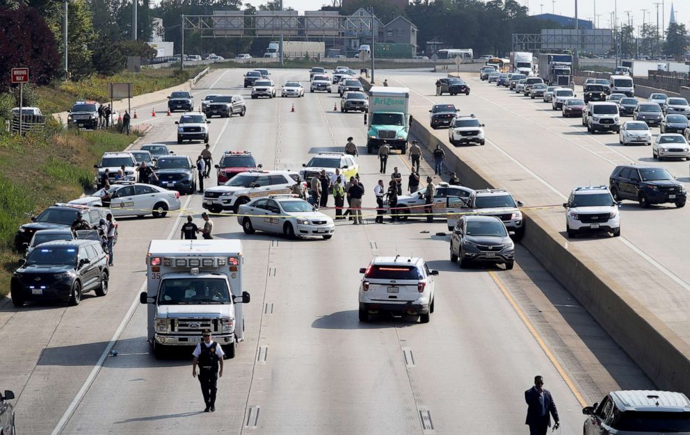 PHOTO: Police investigate the scene where an Illinois State Trooper was shot on the Dan Ryan Expressway near 43rd Street in Chicago, Oct. 1, 2021.