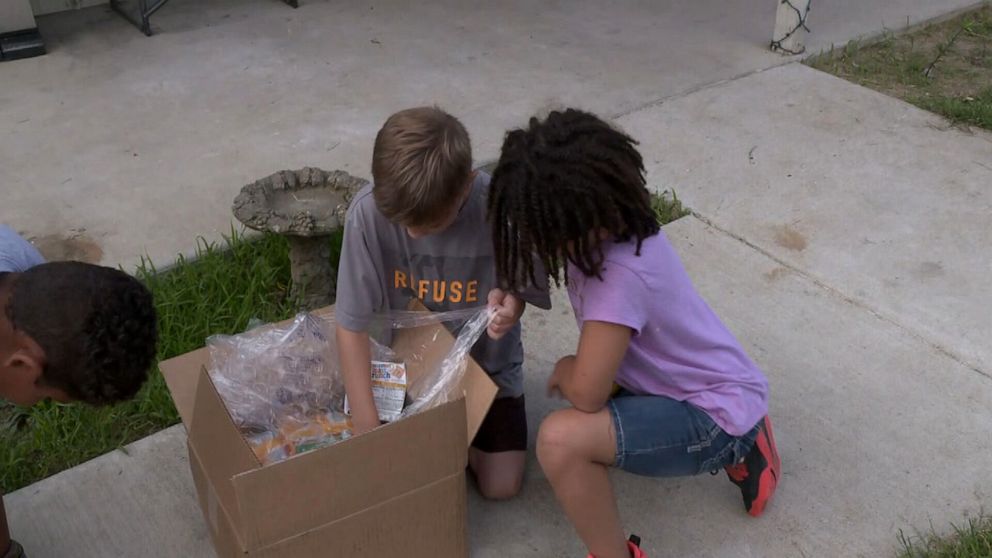 PHOTO: Julie Estes Gibbs' children open a box delivered from Meals-to-You.