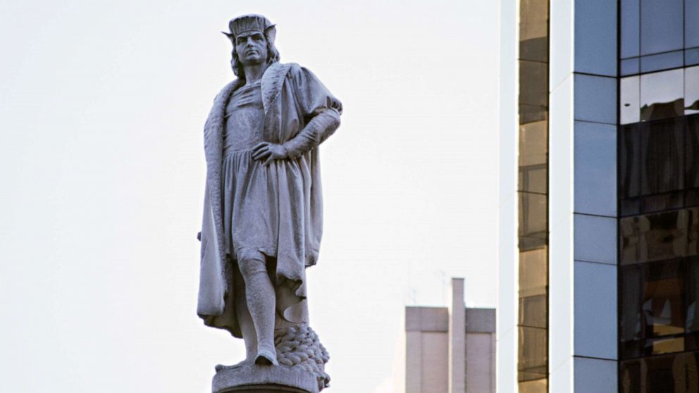 PHOTO: The monument to Christopher Columbus, Columbus Circle, Manhattan, New York City.