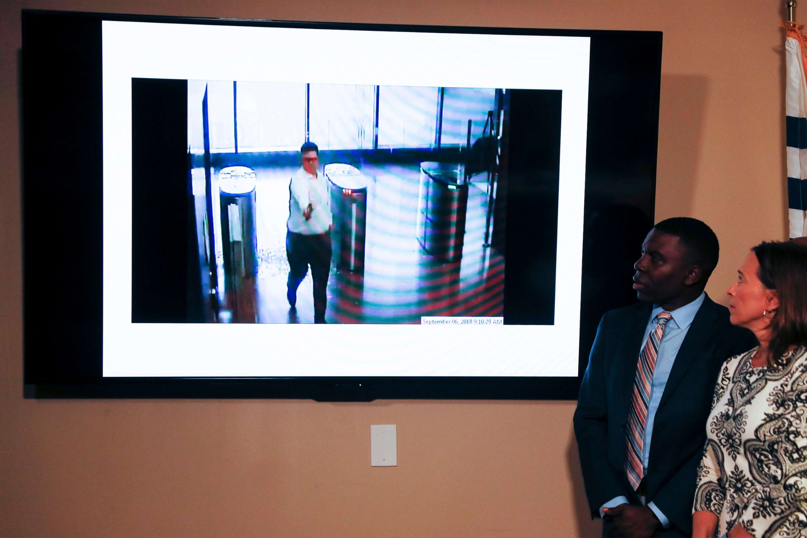 PHOTO: Suspect Omar Enrique Santa Perez is displayed on a security video that was shown during a news conference, Sept. 7, 2018, in Cincinnati, detailing the shooting incident from the previous day in the city's downtown business district.