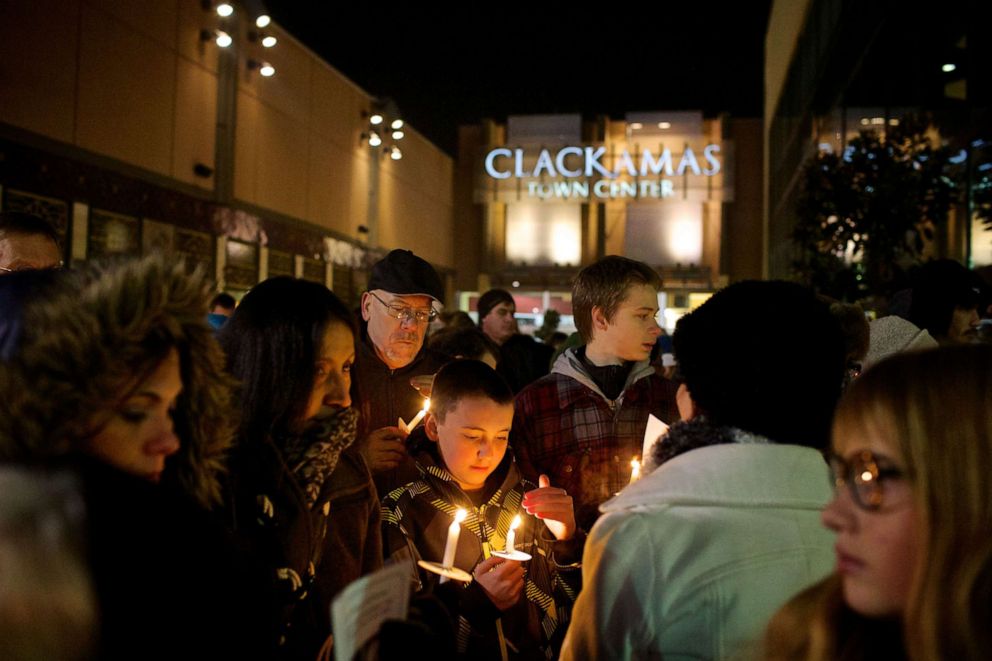 PHOTO: The families of the victims of the Clackamas Town Center shooting hold a memorial and candlelight vigil at the Clackamas Town Center mall, Dec. 11, 2013.