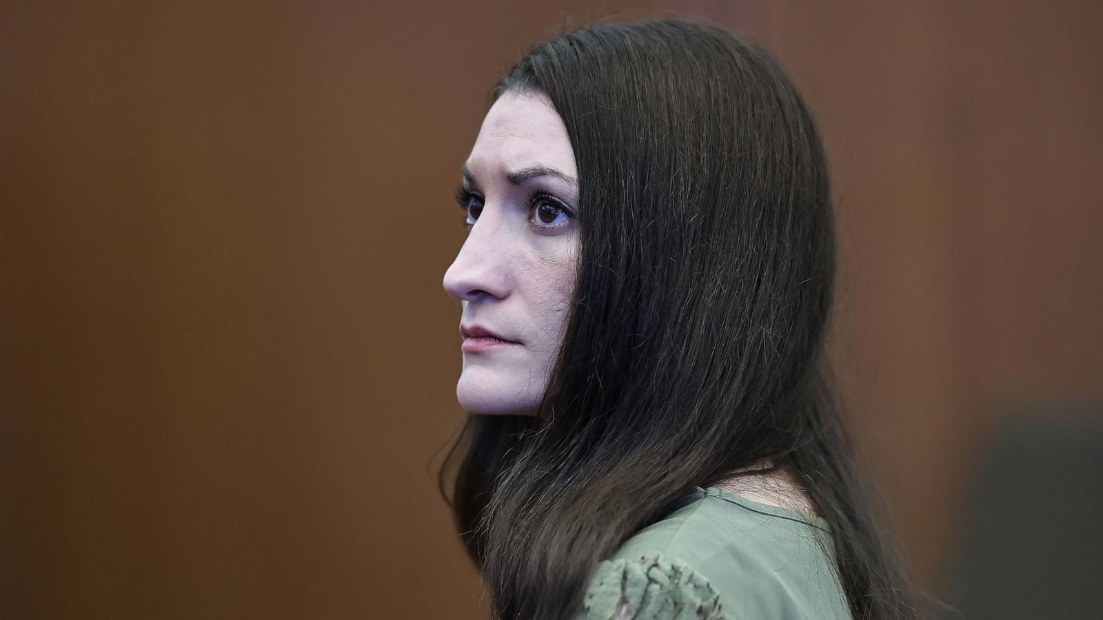 PHOTO: Defendant Lindsay Clancy looks at the jury after Judge William Sullivan declared a mistrial in Clancy's murder trial, Sept. 4, 2026, in Plymouth, Mass.