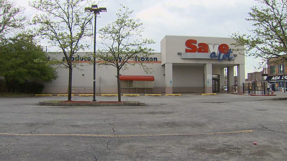 PHOTO: A permanently closed Savealot in Chicago's Auburn Gresham neighborhood.