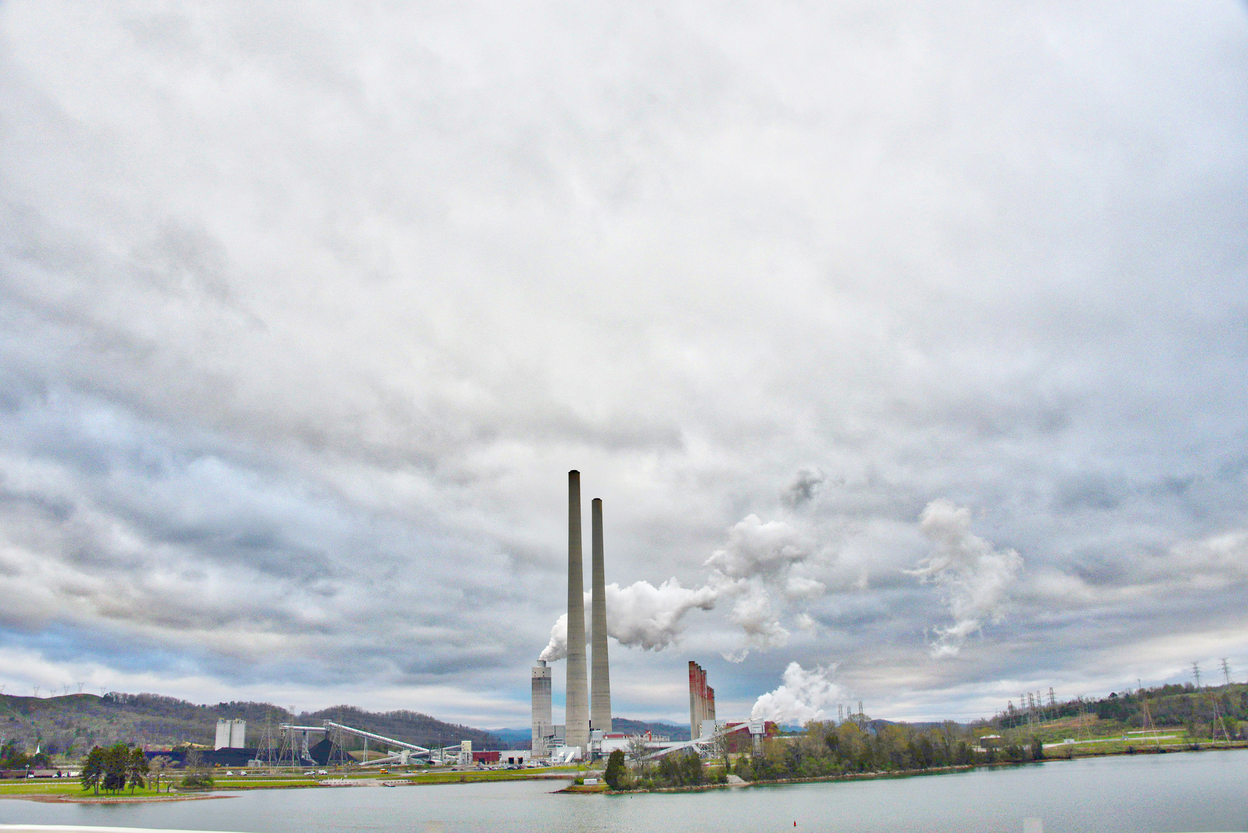 PHOTO: Kingston Fossil Plant, commonly known as Kingston Steam Plant,  a 1.4-gigawatt coal-fired power plant located in Roane County, just outside Kingston, Tenn., is pictured on March 31, 2019.