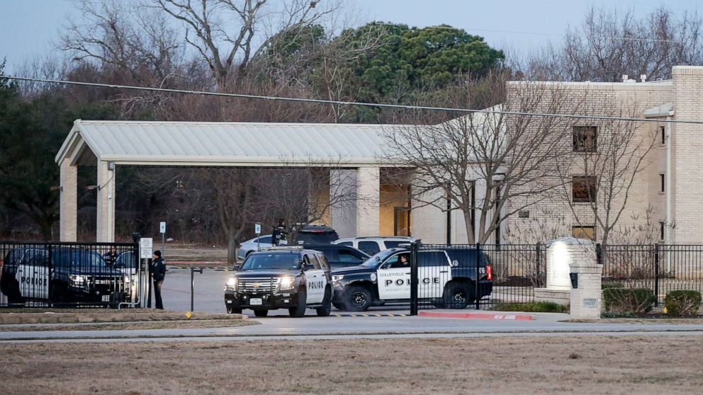 PHOTO: Police stand in front of the Congregation Beth Israel synagogue, Jan. 16, 2022, in Colleyville, Texas.