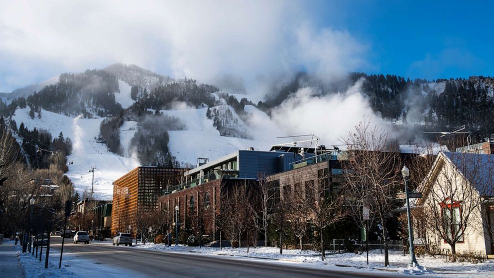 Snow and rain hit the Midwest as new storm brings snow from the Rockies ...