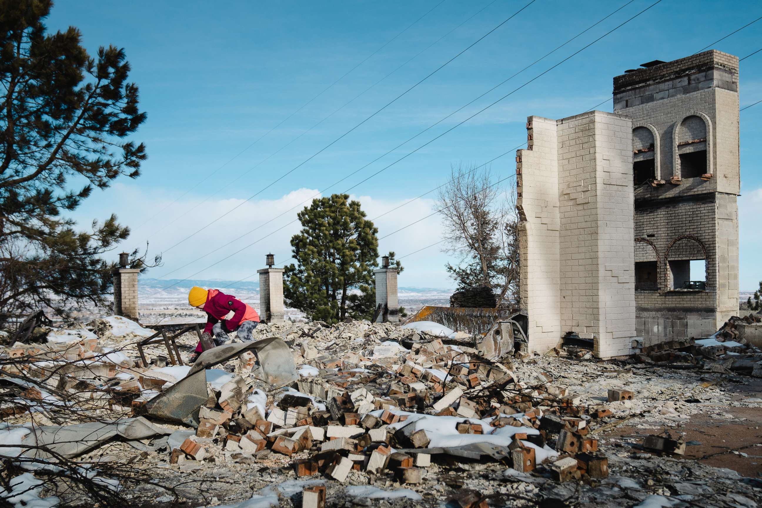 PHOTO: Farrah Manz, 10, reaches into the rubble to look for any belongings that might have survived after their house burned down in the Marshall fire in the Spanish Hills subdivision of Boulder, Colo., Jan. 4, 2022.