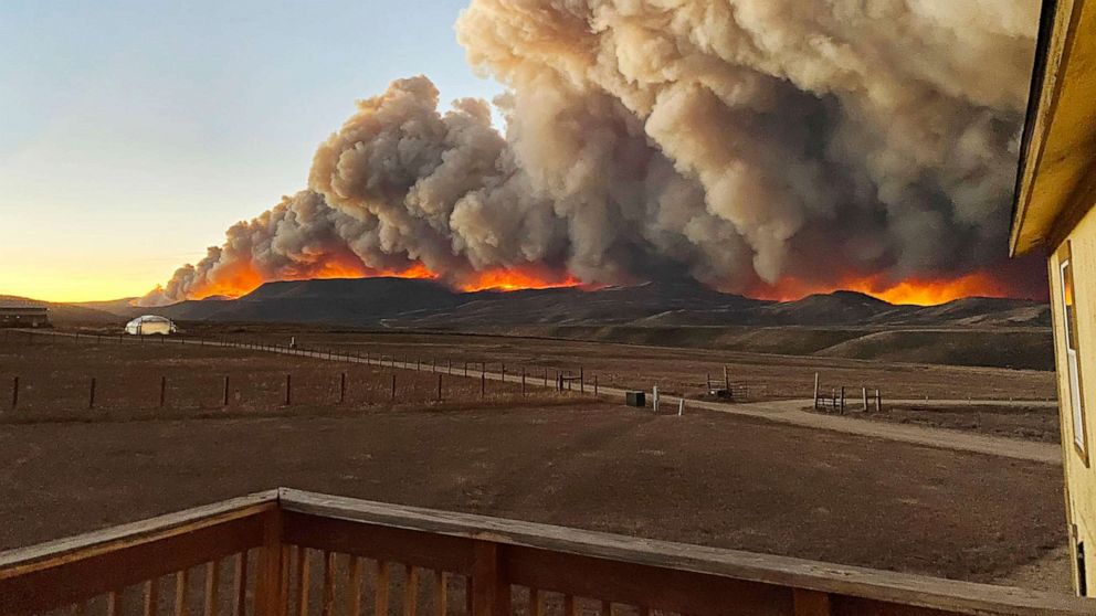 PHOTO: The East Troublesome Fire burns north of Granby, Colo., Oct.21, 2020.