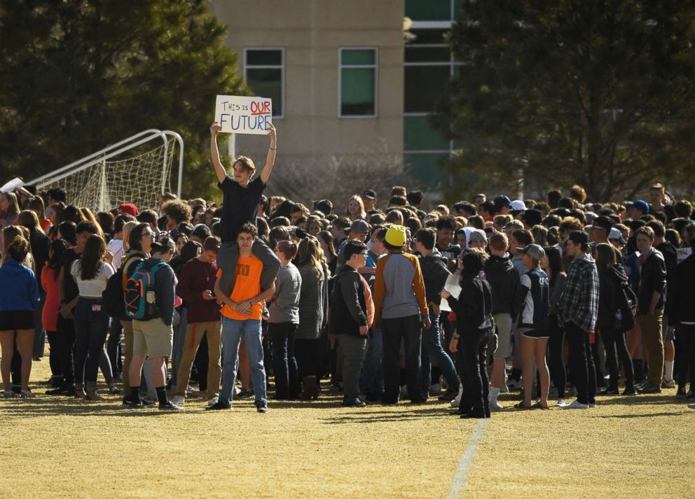 PHOTO: Students at Columbine High School walk out of classes in protest of gun violence for 17 minutes, one minute for each Florida high school shooting victim, March 14, 2018 in Littleton, Colo.