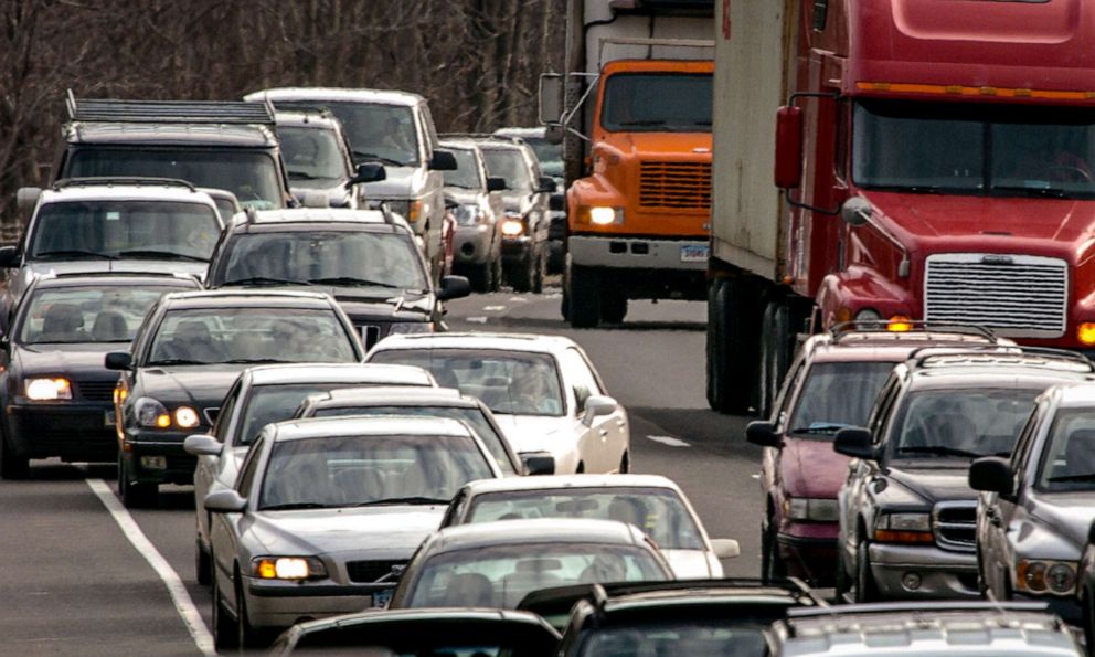 PHOTO: Evening rush hour traffic stalled after a truck accident along northbound Interstate 95 in Fairfield, Conn., March 26, 2004.