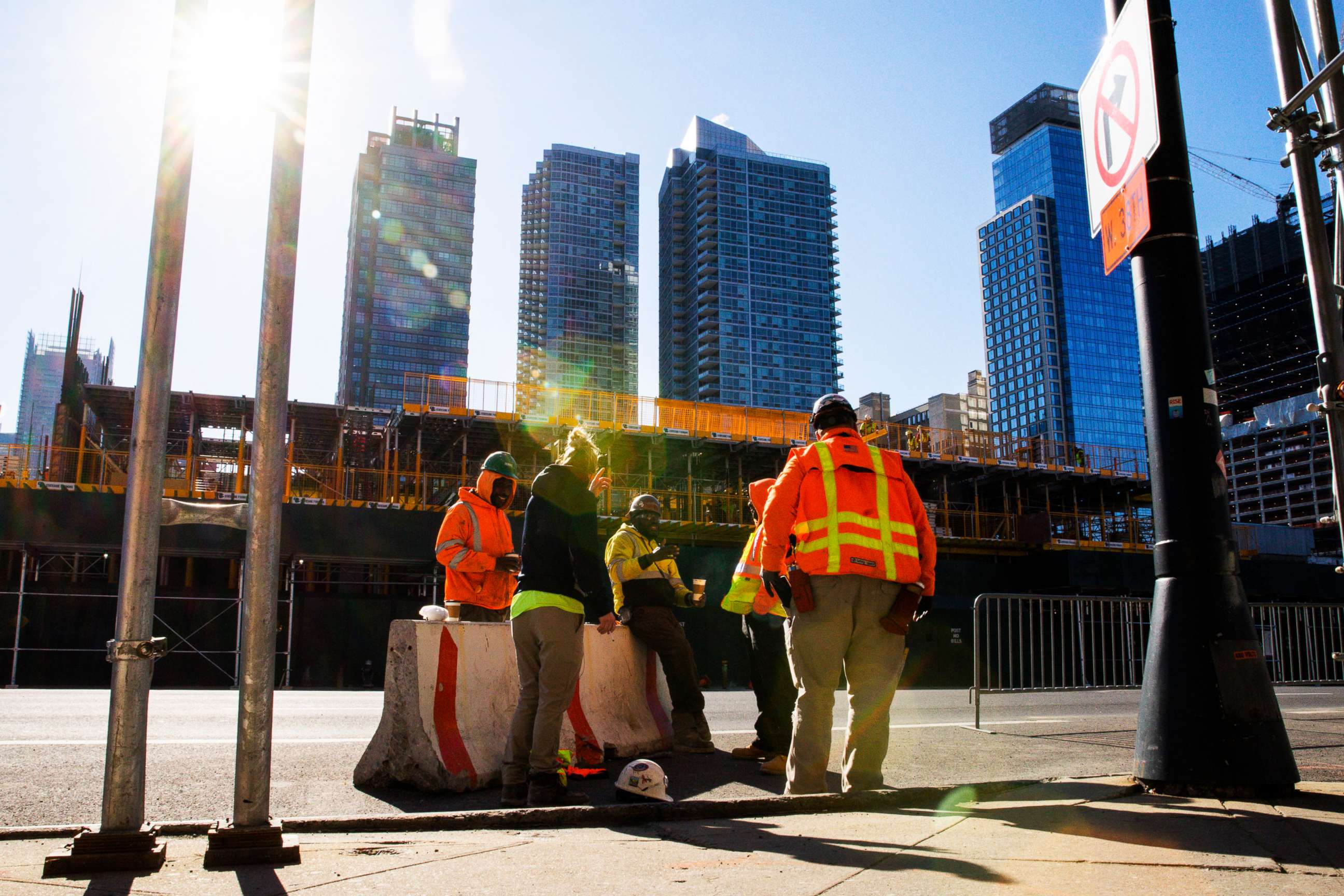 PHOTO: Construction workers take a break on their jobs on March 26, 2020 in New York.spread of COVID-19. (Photo by Eduardo Munoz Alvarez/Getty Images)