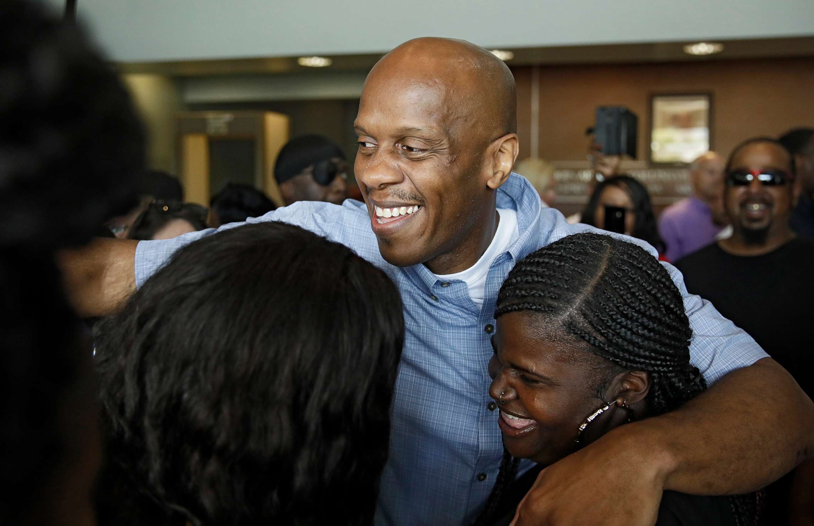 PHOTO: Corey Atchison is greeted by his sisters including Laura Scott, right, as he is freed from the David L. Moss Criminal Justice Center after Judge Sharon Holmes declared him innocent in a 1991 murder case, in Tulsa, Okla., July 16, 2019.
