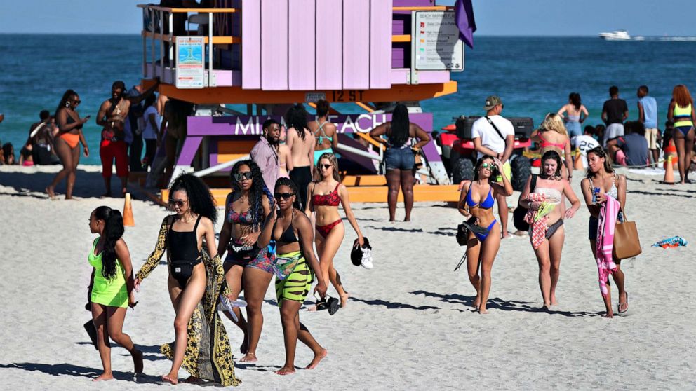 PHOTO: Beach goers make their way to the exit from South Beach as the city closes it in an effort to prevent the spread of the coronavirus, on March 15, 2020 in Miami Beach, Fla.