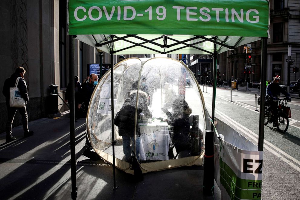 PHOTO: People take coronavirus disease tests at a pop-up sidewalk testing site in New York, Dec. 1, 2021.