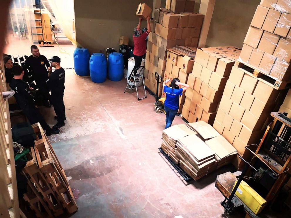 PHOTO: The Costa Rica Ministry of Health seized wines and liquors from a distributor that lacked necessary sanitary regulations or had expired registrations, July 27, 2019.