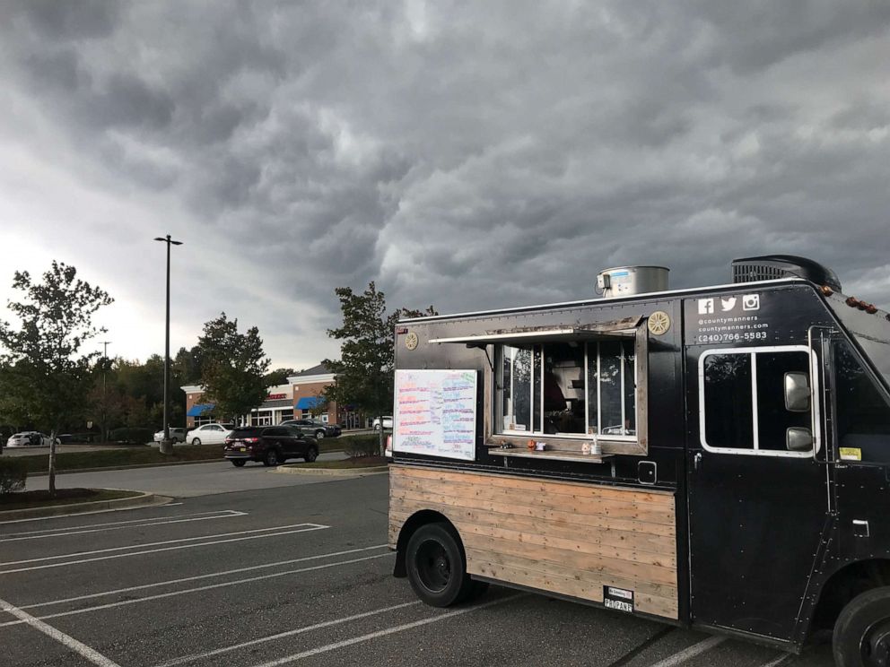 FOTO: Jeremy Plemons, el propietario de County Manners, un camión de comida con sede en el sur de Maryland, ha tenido problemas para encontrar suministros.