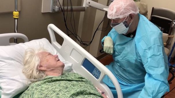 Touching Video Shows 90yearold Man Saying Final Goodbyes To Wife With