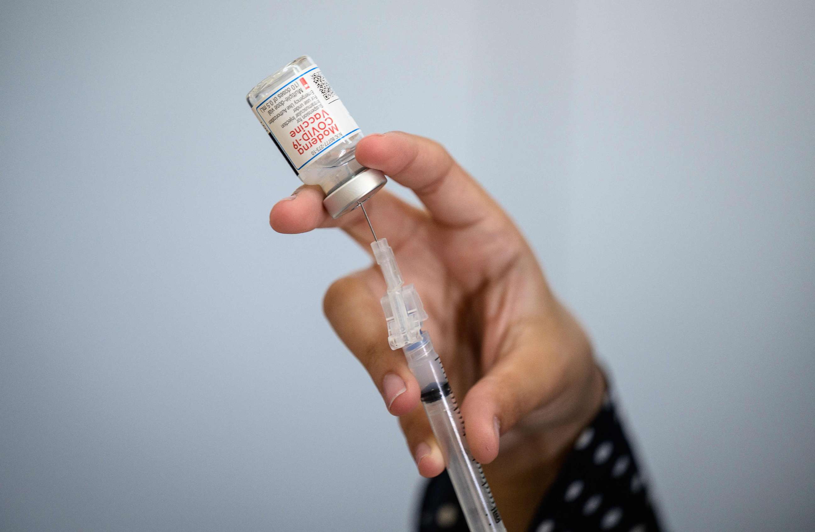 PHOTO:A medical staff member prepares a syringe with a vial of the Moderna COVID-19 vaccine at a pop up vaccine clinic at the Jewish Community Center in the Staten Island, N.Y., April 16, 2021.