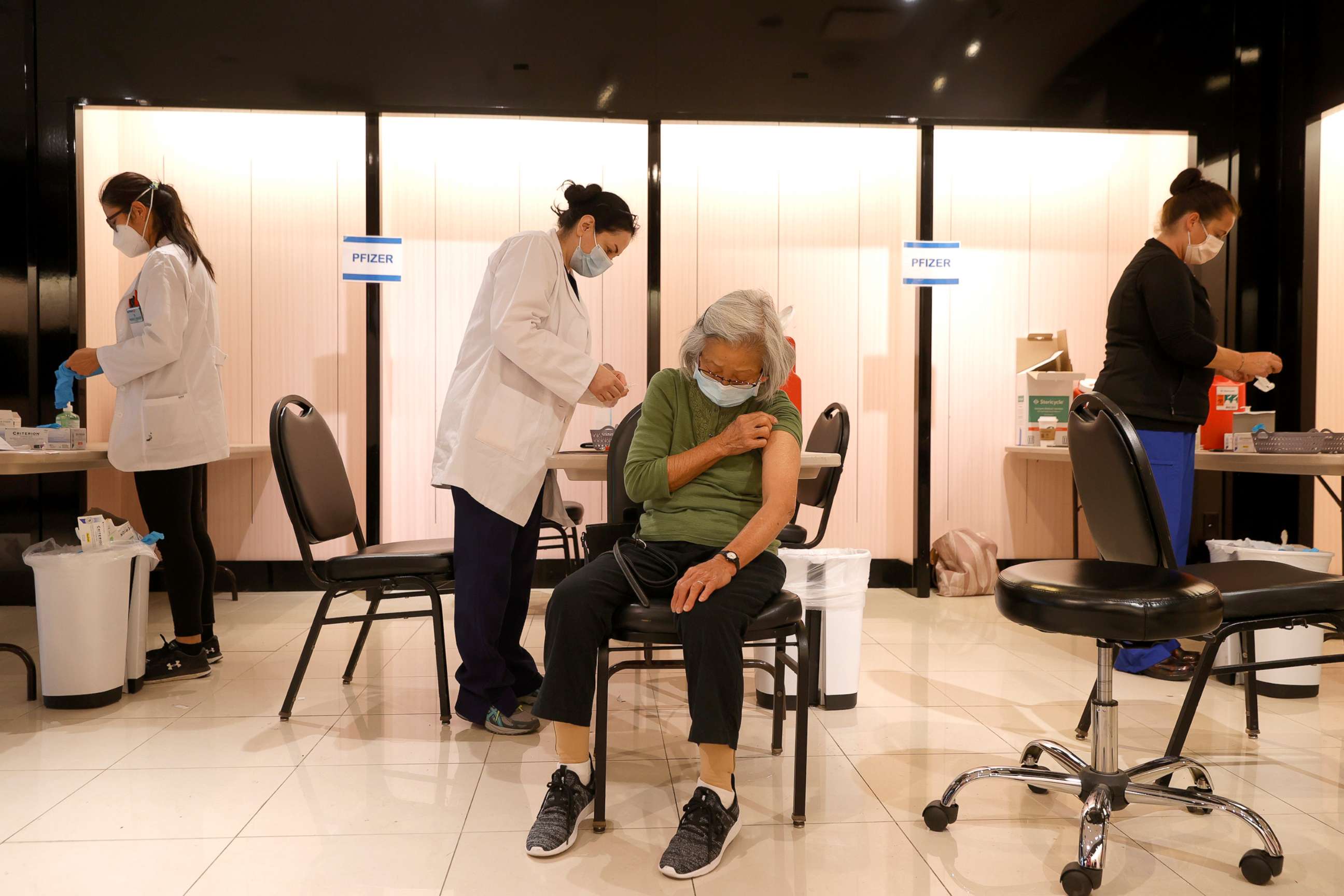 PHOTO: A Safeway pharmacist prepares to give a Pfizer COVID-19 booster vaccination to Chen Knifsend at a vaccination booster shot clinic on Oct. 01, 2021, in San Rafael, Calif.