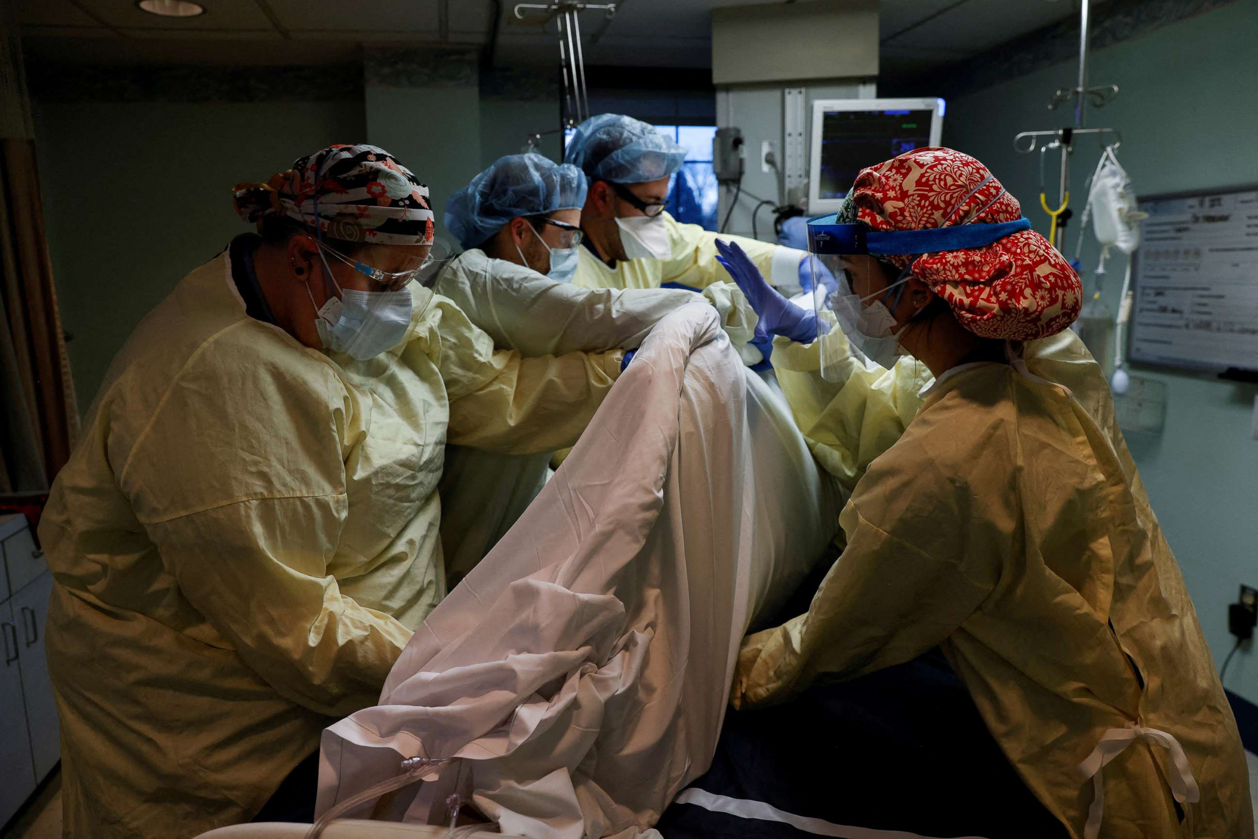 PHOTO: Medical staff treat a COVID-19 patient in their isolation room on the Intensive Care Unit (ICU) at Western Reserve Hospital in Cuyahoga Falls, Ohio, Jan. 4, 2022. 