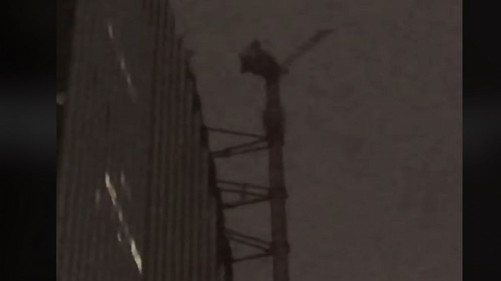 Video Crane sends debris flying into NYC street - ABC News