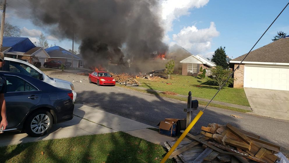 PHOTO: The scene of a plane crash in Foley, Ala., Oct 23, 2020. 