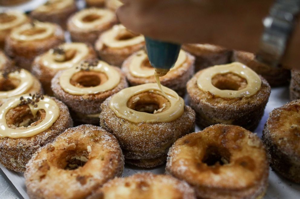 PHOTO: Bakers pipe icing onto Cronuts ahead of the opening of the Dominique Ansel Bakery in London,  Sept. 30, 2016.