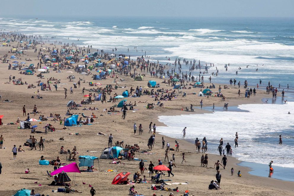 PHOTO: Crowds gather at Ocean Beach in San Francisco, May 25, 2020. The warm Memorial Day weather brought out large crowds to popular parks and beaches despite the shelter-in-place order amid the COVID-19 pandemic.