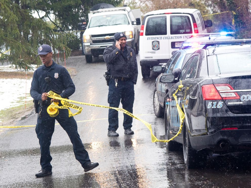 PHOTO: Police investigate the scene of a suspected murder and suicide on the 500 block of Arundel Blvd. in Crownsville, Md., March 7th, 2018.