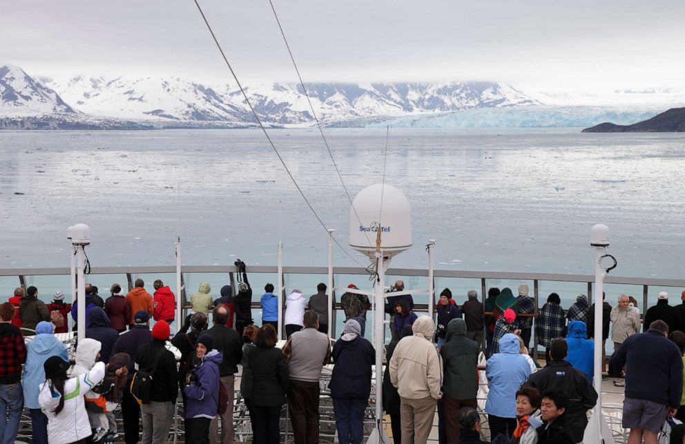 norwegian cruise ship iceberg