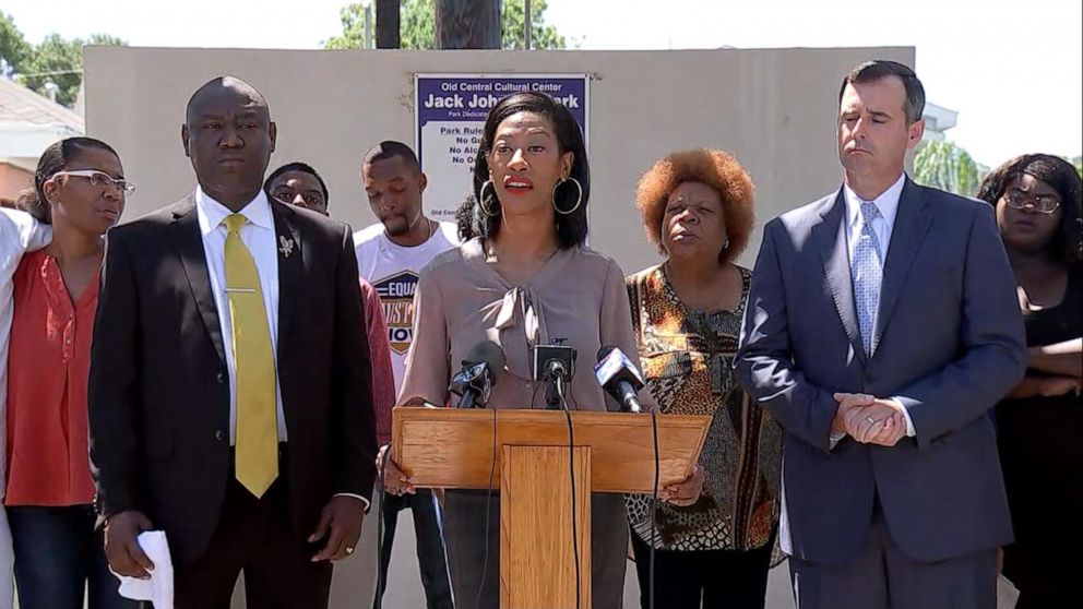 PHOTO: Donald Neely's civil attorney Benjamin Crump is seen second from left and his defense attorney Melissa Morris speaks at the podium. Both are calling for video from Neely's arrest to be released.
