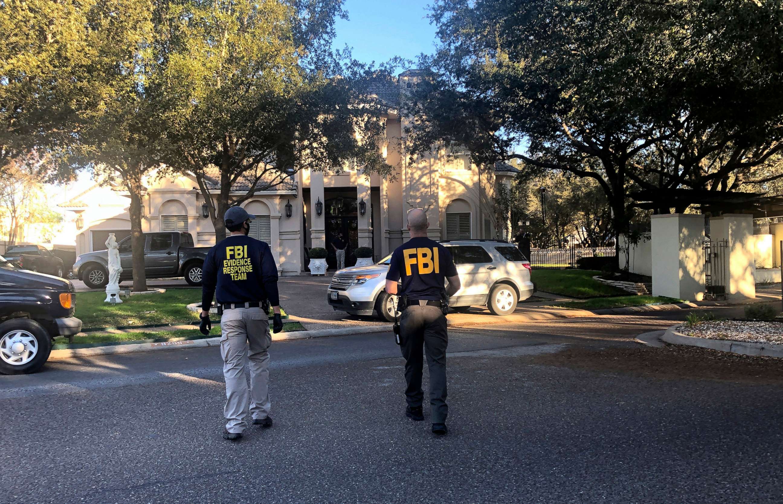 PHOTO: Federal agents search the home of U.S. Rep. Henry Cuellar in Laredo, Texas, Jan. 19, 2022.