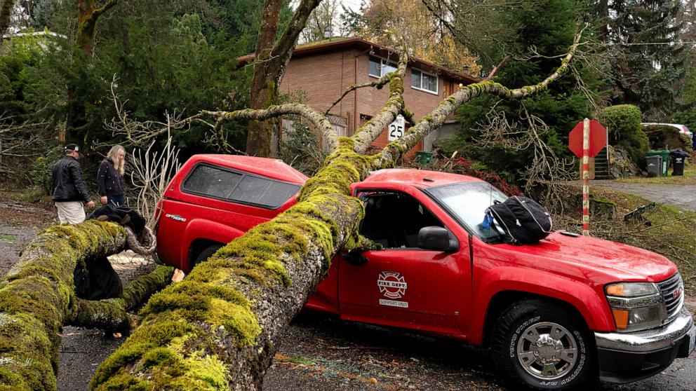 2 dead in Washington state as bomb cyclone hammers West Coast - ABC7 ...