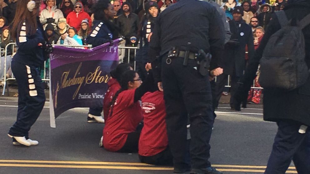 Dreamers stage protest during Macy's Thanksgiving Day Parade ABC News