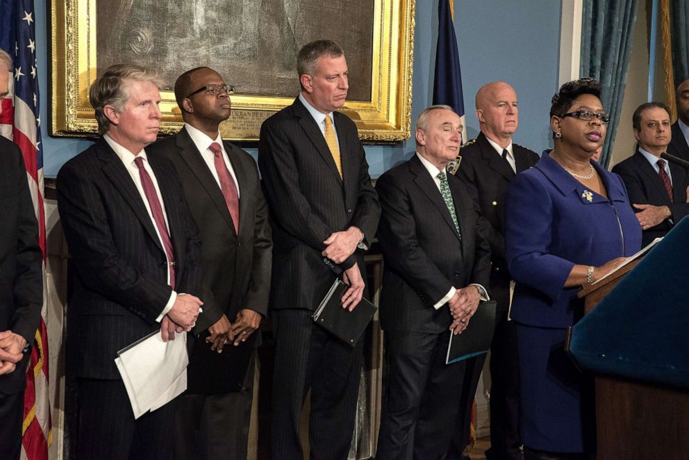 PHOTO: Mayor de Blasio and fellow attendees listen as Bronx District Attorney Darcel Clark speaks at the City Hall press conference in New York, Jan. 12, 2016.