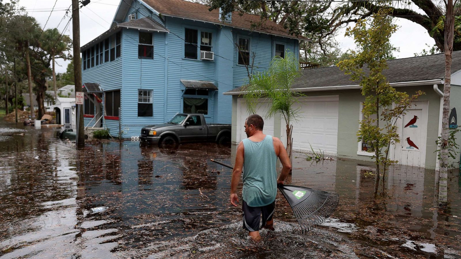 Breaking - Nicole, now a hurricane, barrels toward Florida