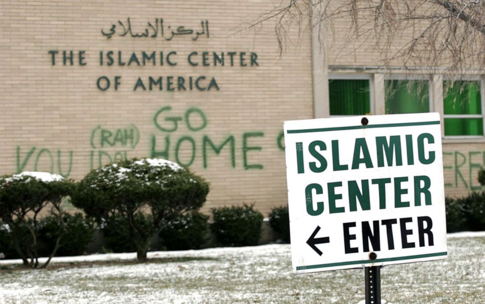 PHOTO: Anti-Muslim graffiti defaces a mosque at the Islamic Center of America in Dearborn, Mich., Jan. 23, 2007.