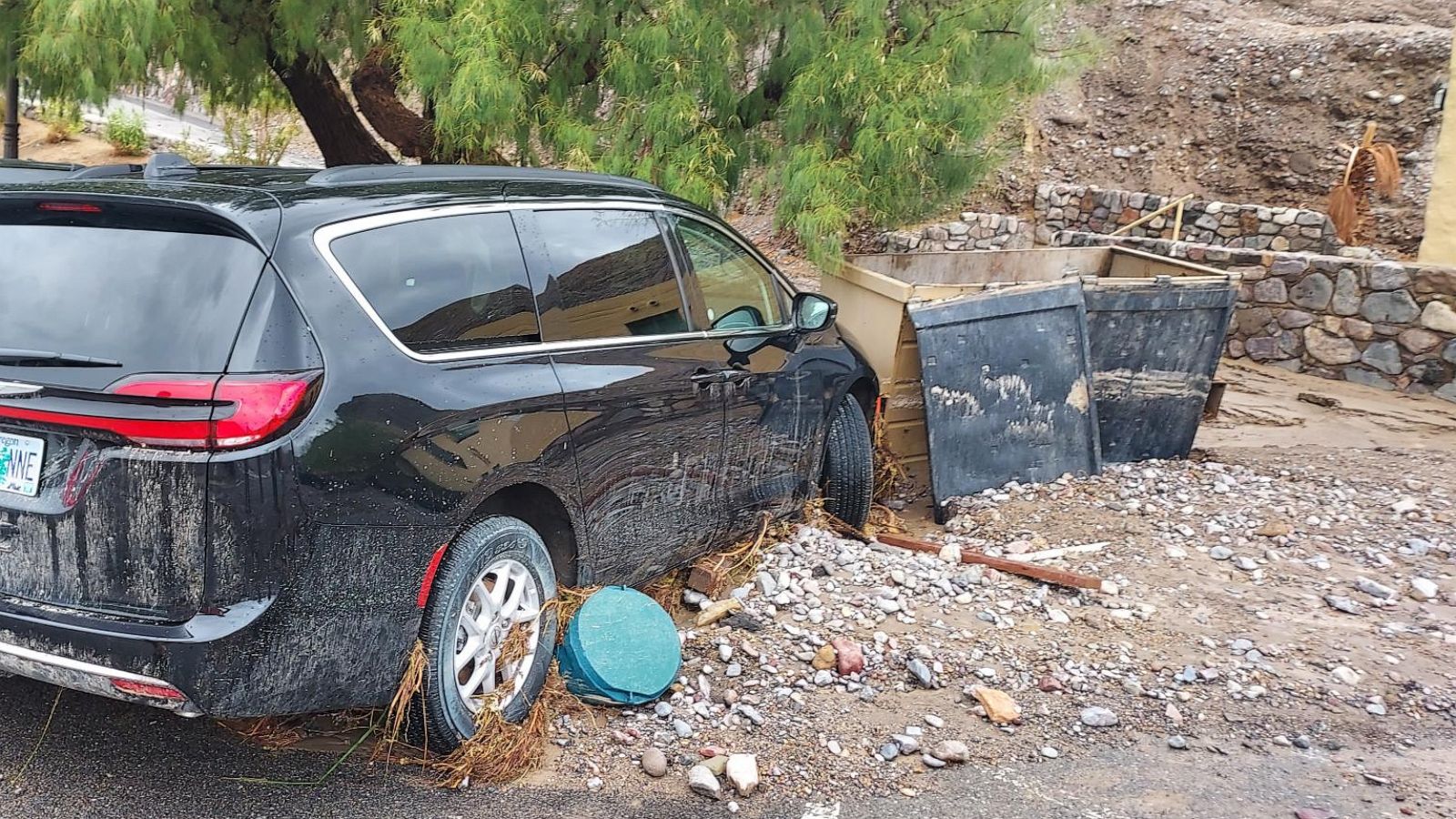 Hundreds stranded in Death Valley National Park amid flooding able