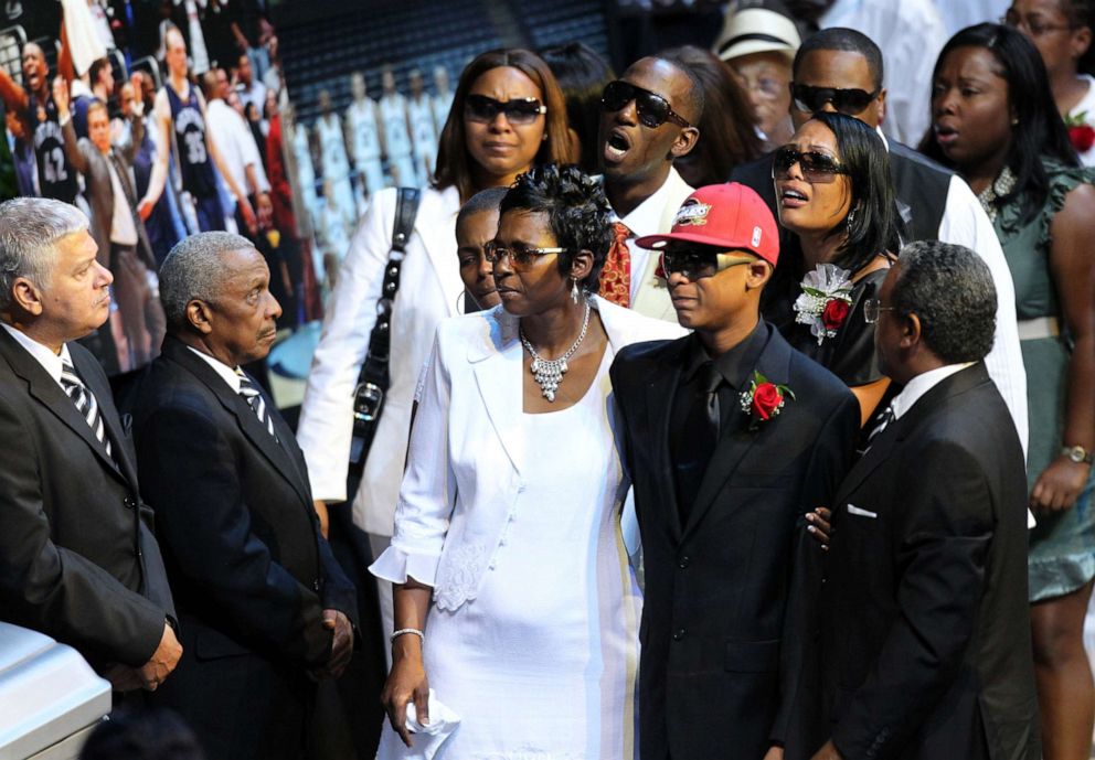 PHOTO: Deborah Vassar, mother of Lorenzen Wright, and Lorenzen Wright Jr. approach the casket of Lorenzen Wright during a memorial service honoring his life, Aug. 4, 2010, at FedExForum in Memphis, Tennessee.