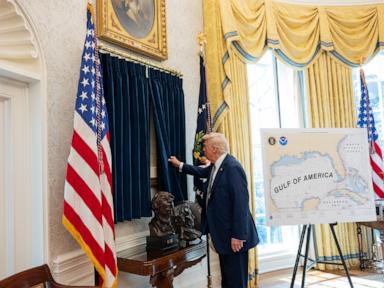 Trump hangs a copy of Declaration of Independence in Oval Office