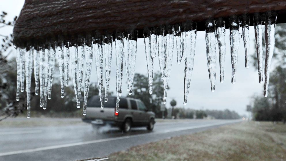 PHOTO: Icicles hang from the "Welcome to Hilliard sign" in Hilliard, Fla., Jan. 3, 2018. 