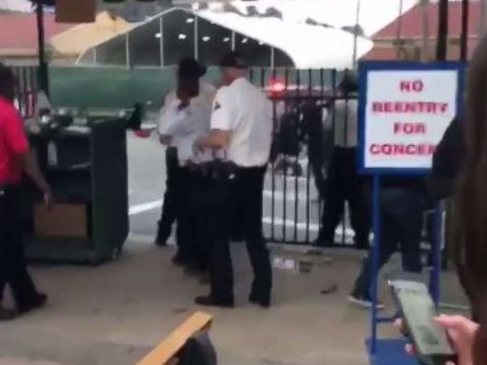 Você pode ouvir seis tiros em um vídeo postado por uma pessoa dentro do Del Mar Fairgrounds, em San Diego, antes de um concerto do Ice Cube no domingo, 2 de setembro de 2018.