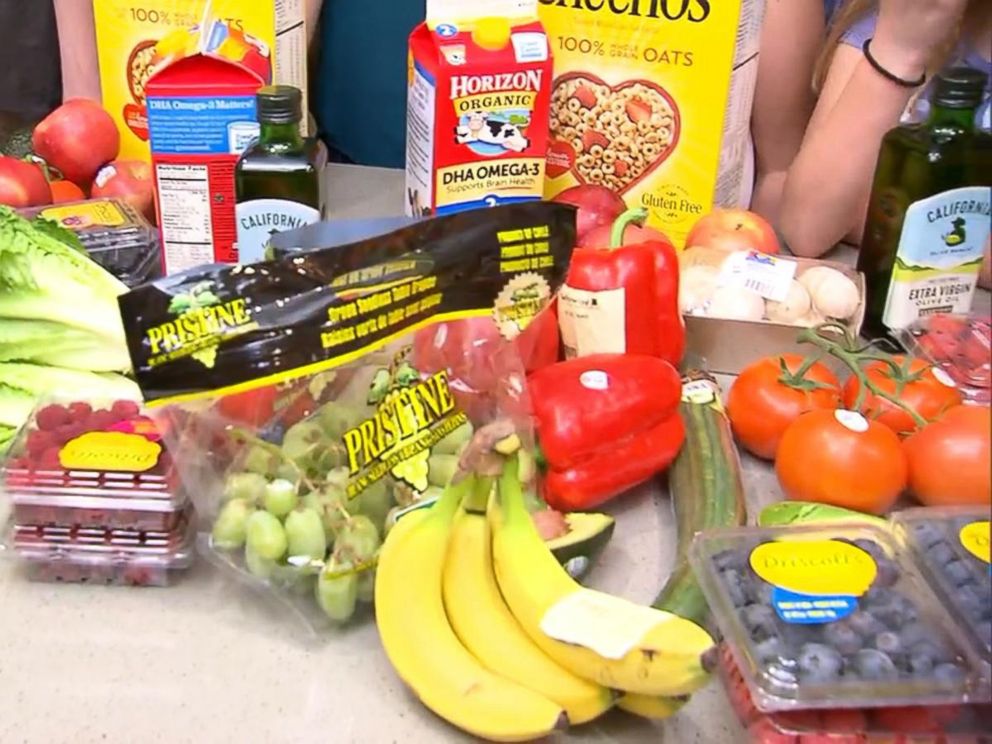 PHOTO: Food scientist Beth Mitcham from the University of California, Davis, and ABC News Becky Worley examine produce GMA ordered from popular same-day delivery services.