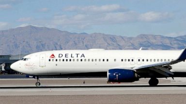 Passenger on Board Las Vegas Delta Flight Describes People Needing