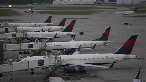 Organization looks to ease air travel stresses for young passengers with  autism - ABC News