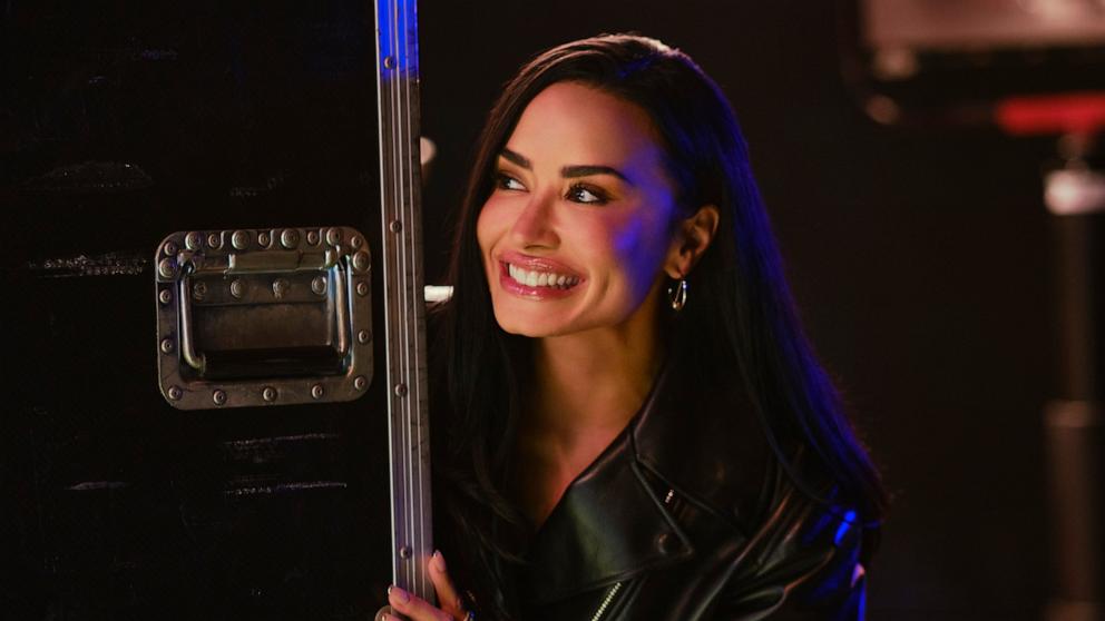 PHOTO: DEMI LOVATO