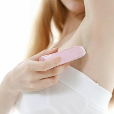 PHOTO: Woman applying underarm deodorant