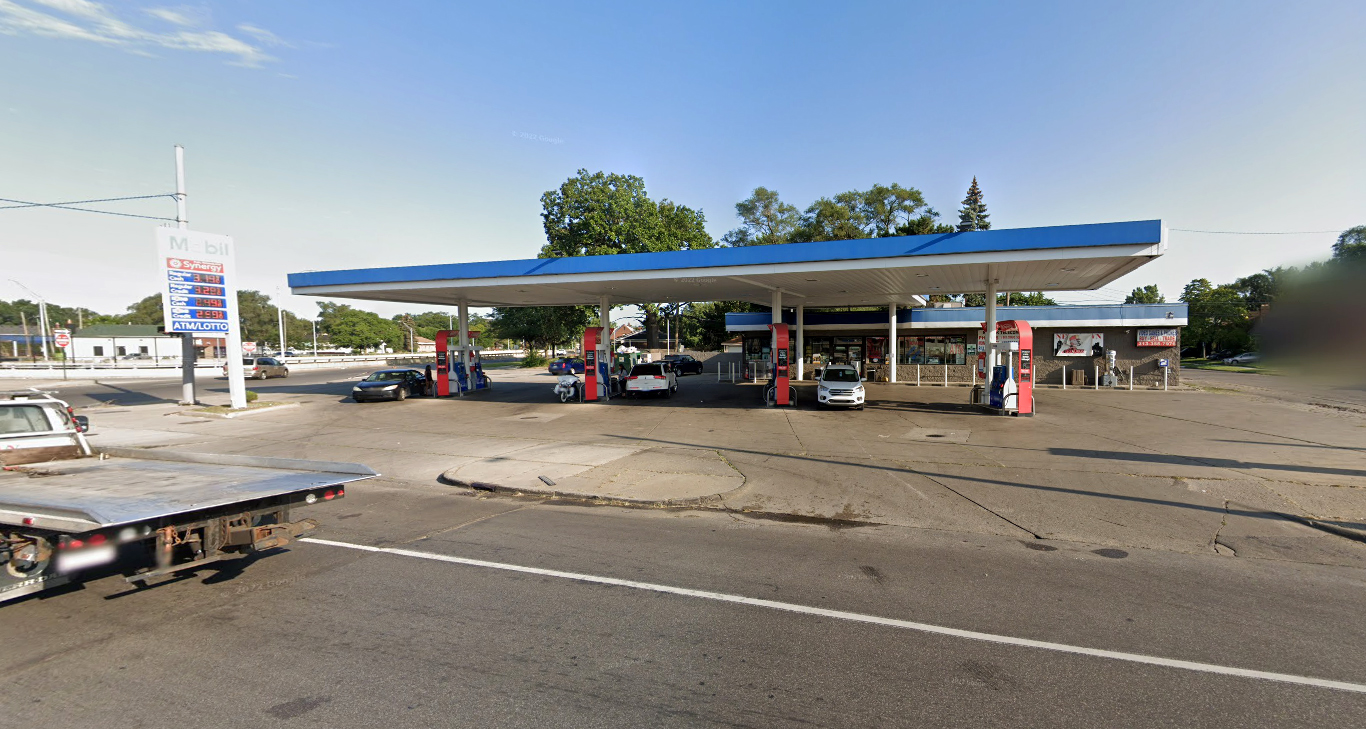PHOTO: Exxon Mobile gas station in Detroit